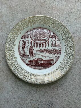 Vintage 10in Oklahoma Collector Decorative Plate - White and gold Transferware